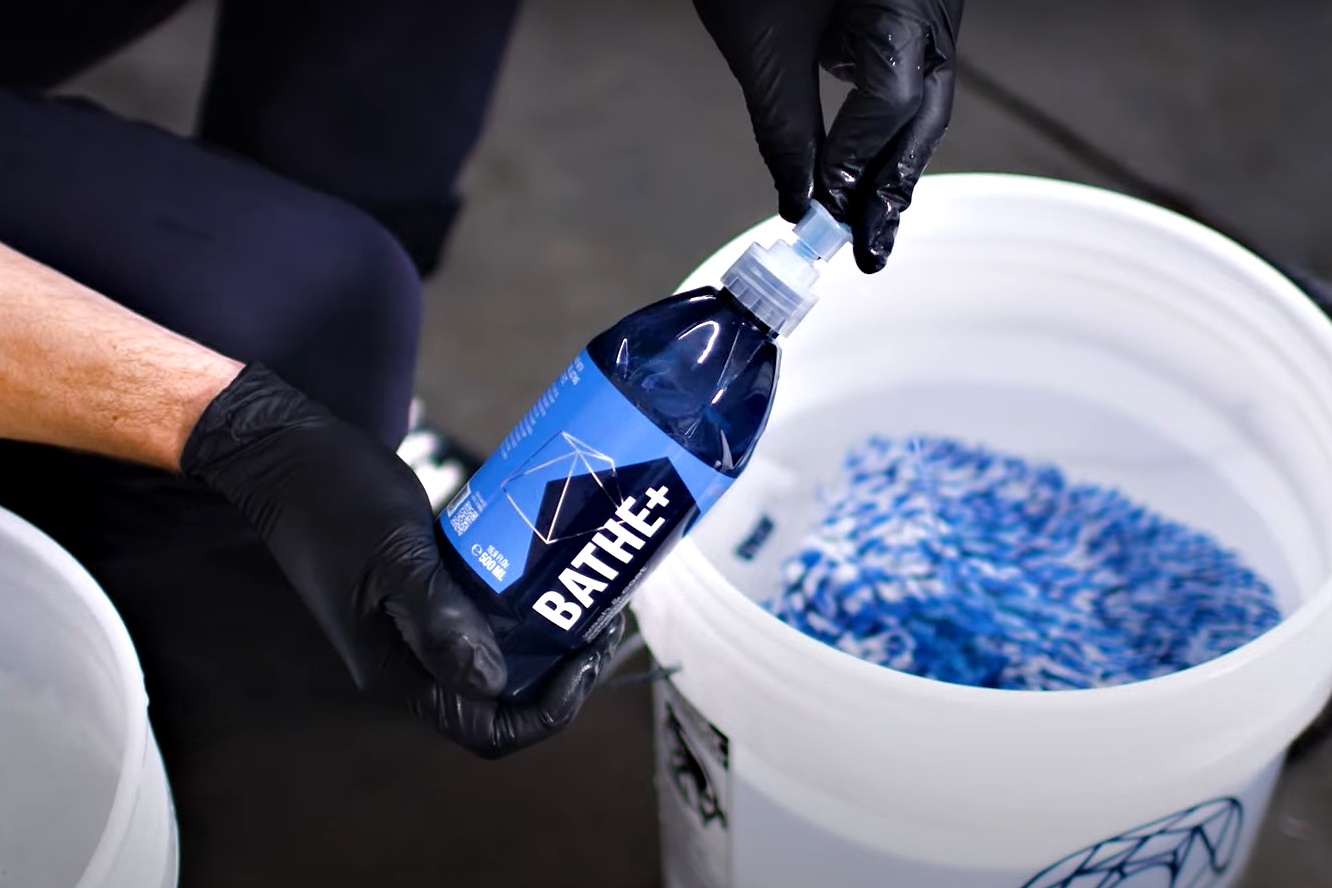 Autošampon s křemíkem Gyeon Q2M Bathe